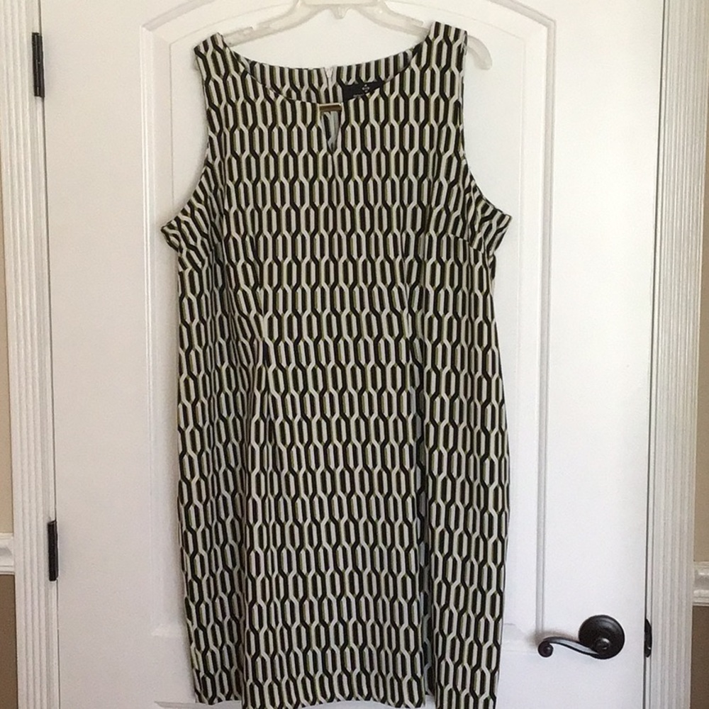 20W Ronni Nicole Geometric Design Dress